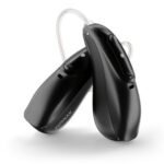 Primer plano de audífonos modelo PHONAK de color negro